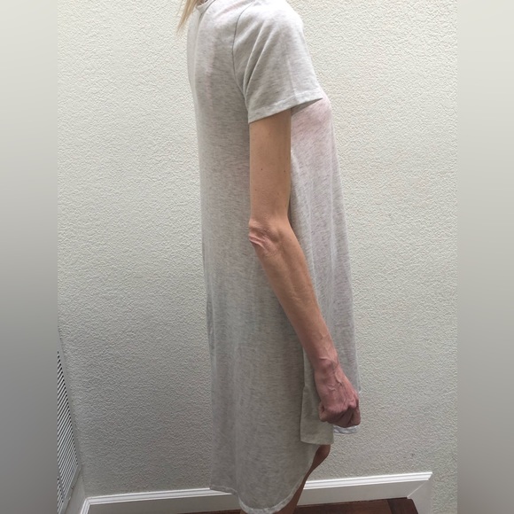 LuLaRoe | Carly t-shirt dress hi low hem grey - Picture 4 of 14